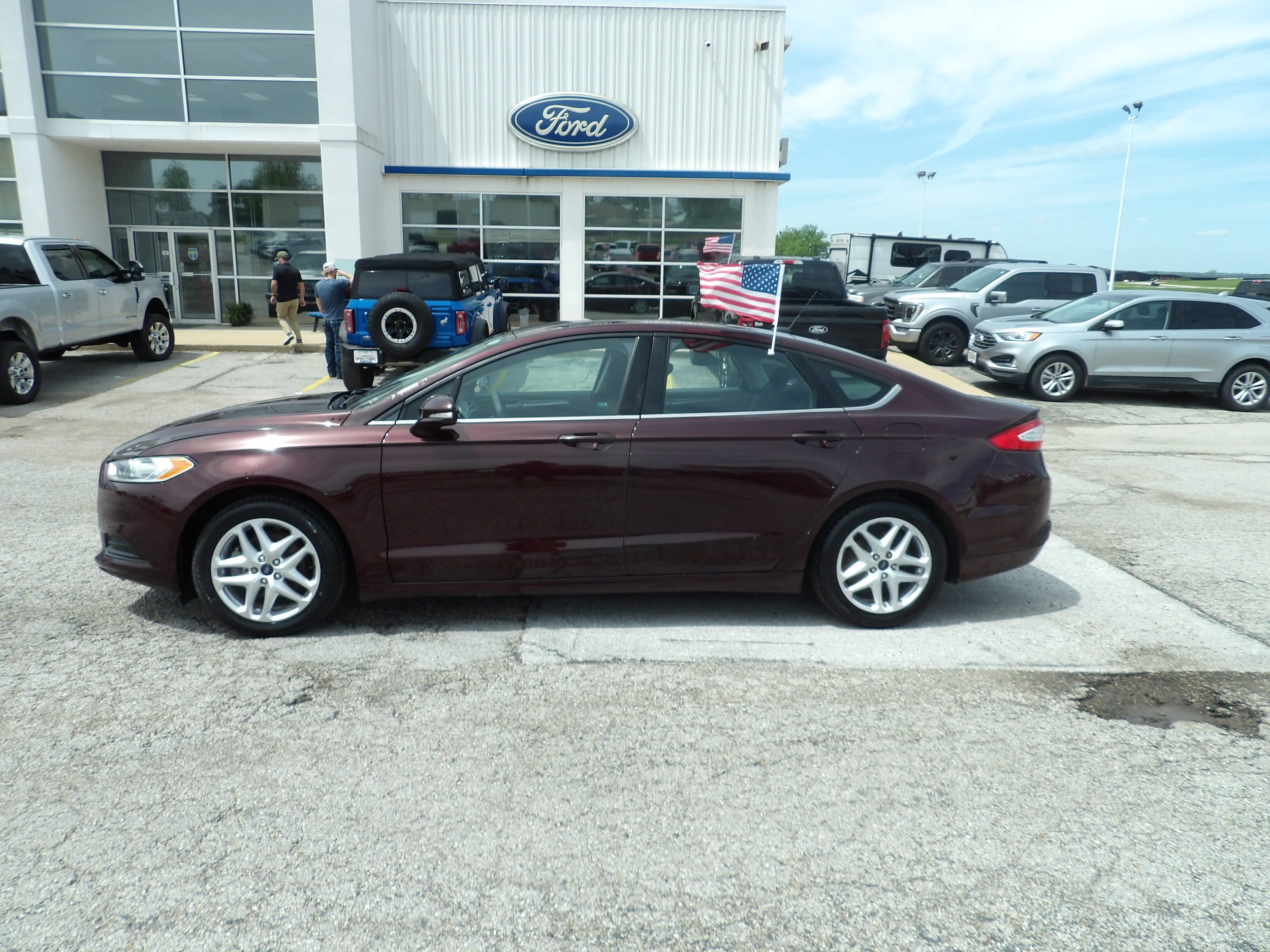 Used 2013 Ford Fusion SE FWD image 1