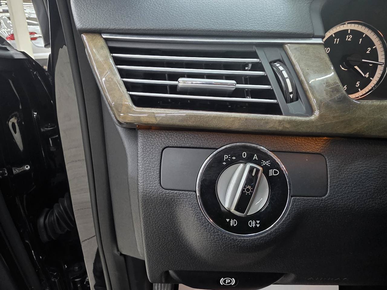 Used 2010 Mercedes-Benz E 350 Sedan image 34