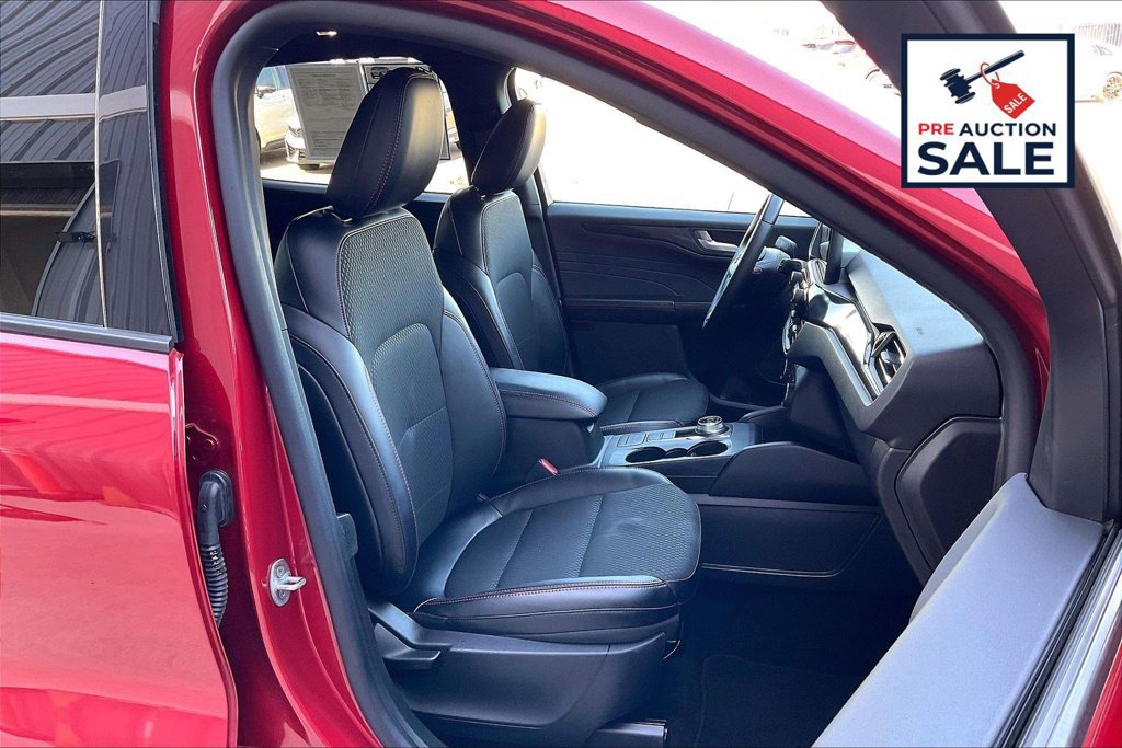 Used 2025 Ford Escape ST-Line Select AWD/4WD image 7