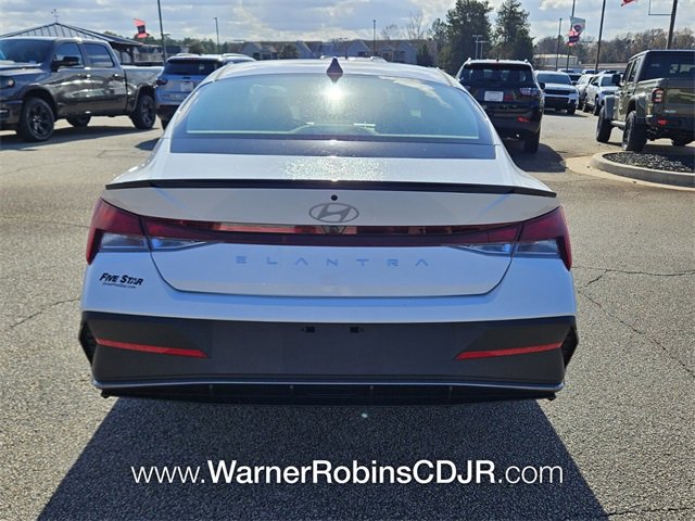 Used 2025 Hyundai Elantra Sport image 10