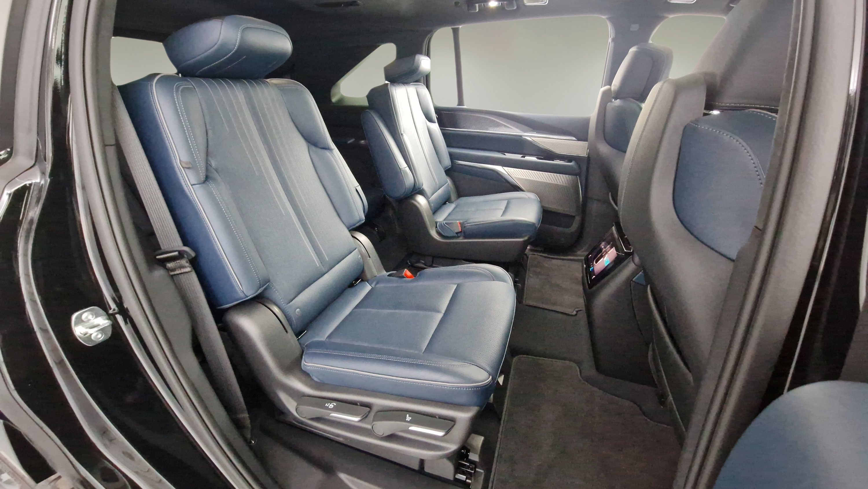 New 2025 Cadillac Escalade IQ Sport 2 w/ LPO, ONYX Package image 30