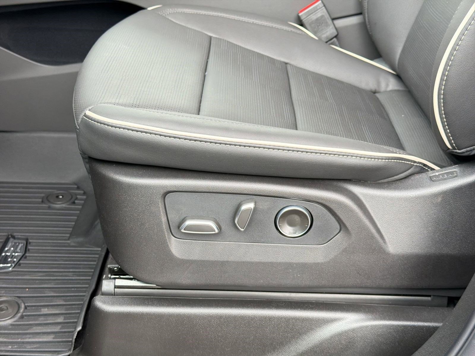 New 2026 Cadillac Escalade Luxury AWD/4WD image 14