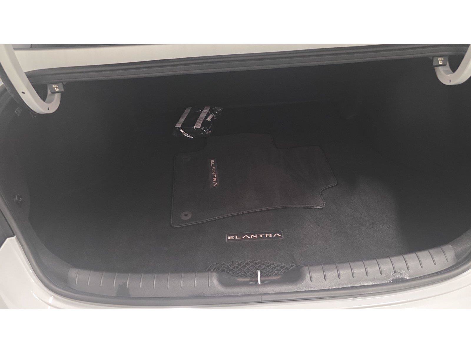 Used 2026 Hyundai Elantra SE FWD image 19