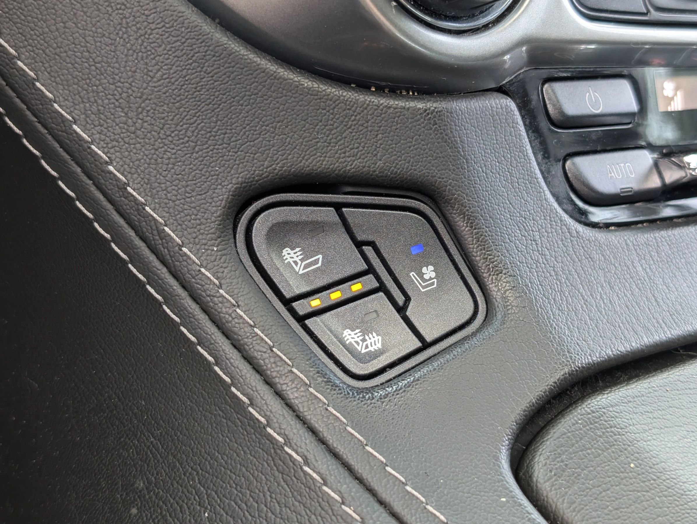 Used 2018 Chevrolet Tahoe Premier RWD image 34
