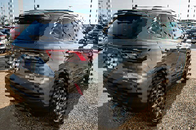 Used 2025 Ford Escape ST-Line w/ Cold Weather Package image 4