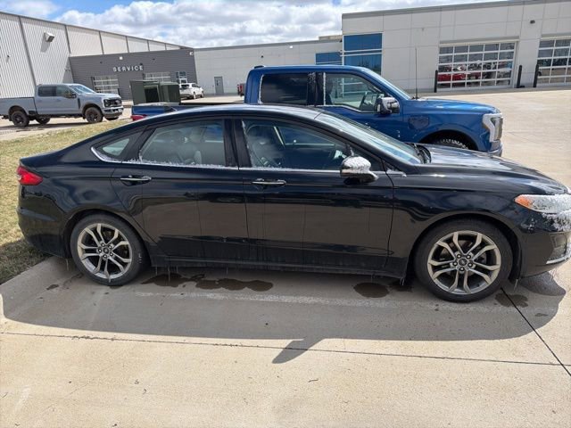 Used 2020 Ford Fusion SEL FWD image 2