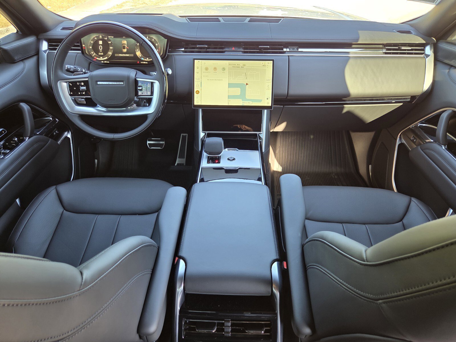 New 2025 Land Rover Range Rover SE image 4