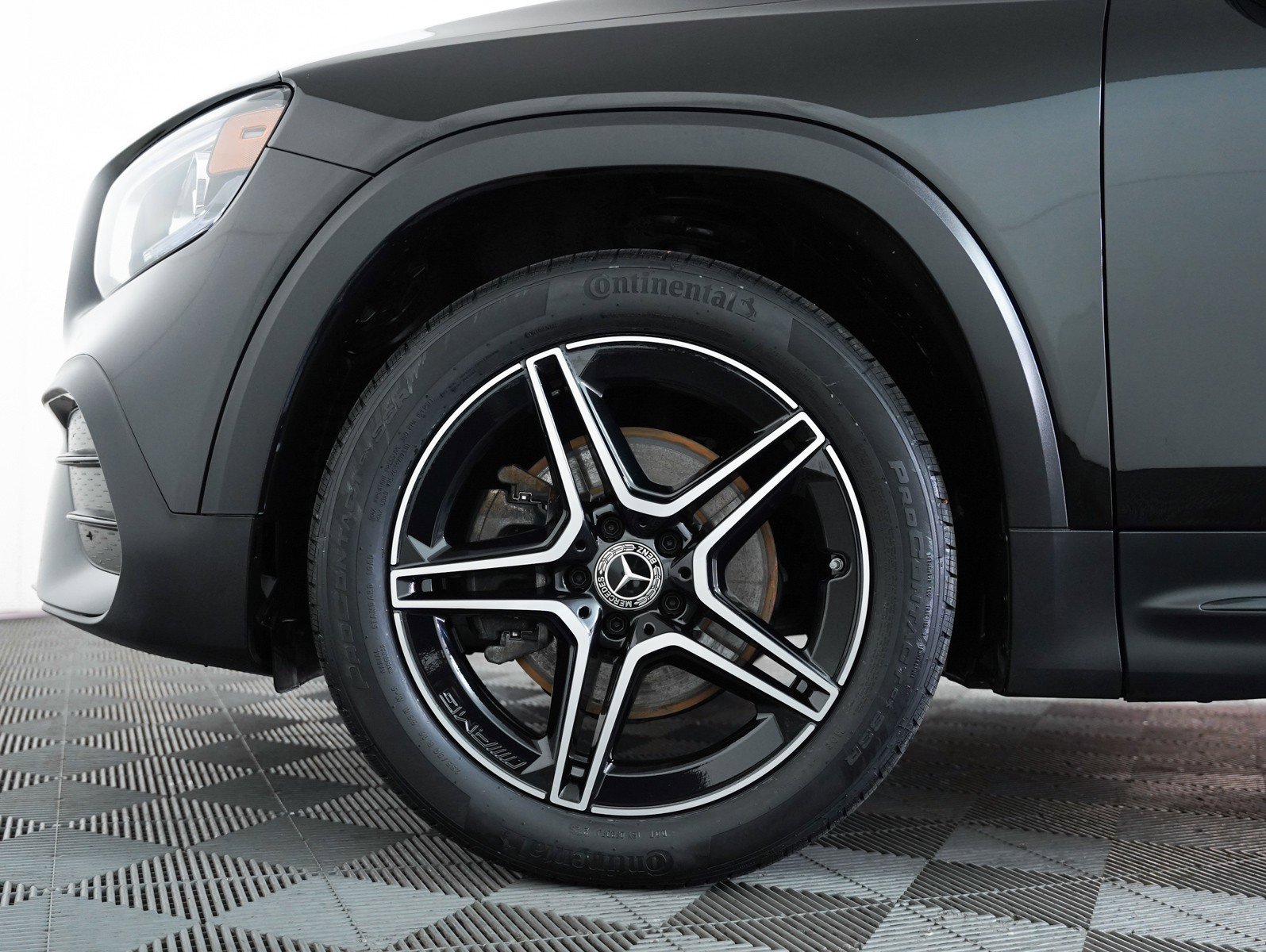 Certified 2022 Mercedes-Benz GLB 250 4MATIC w/ AMG Line image 6