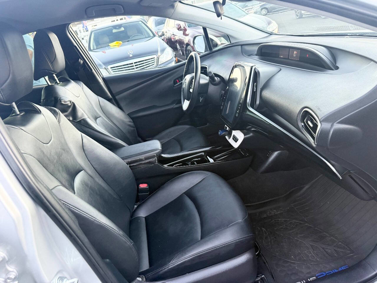 Used 2018 Toyota Prius Prime Premium image 16