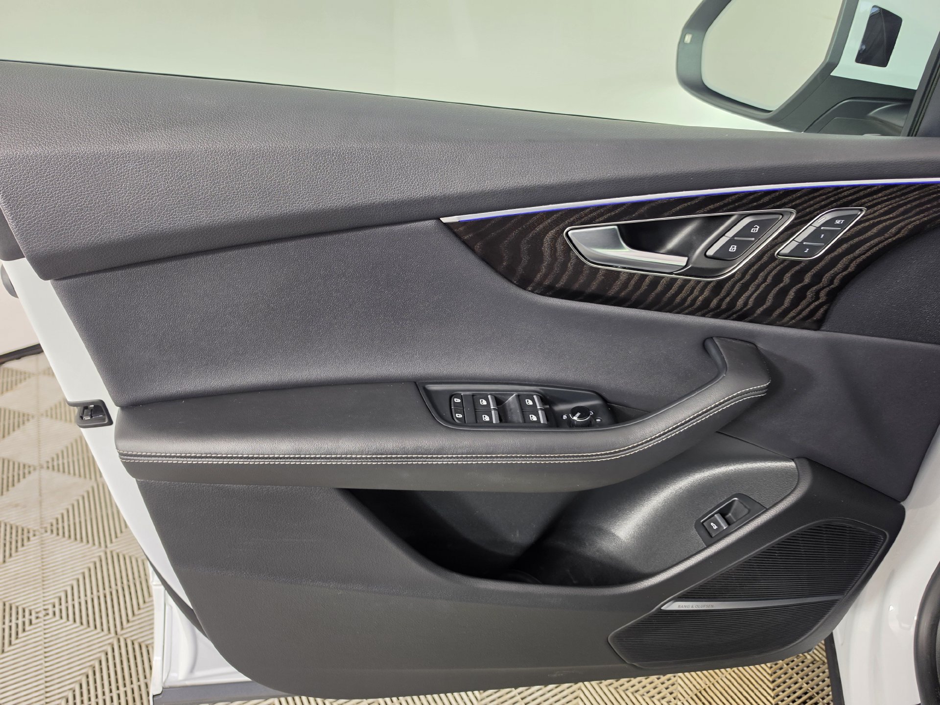 Certified 2023 Audi Q8 Premium Plus AWD/4WD image 6