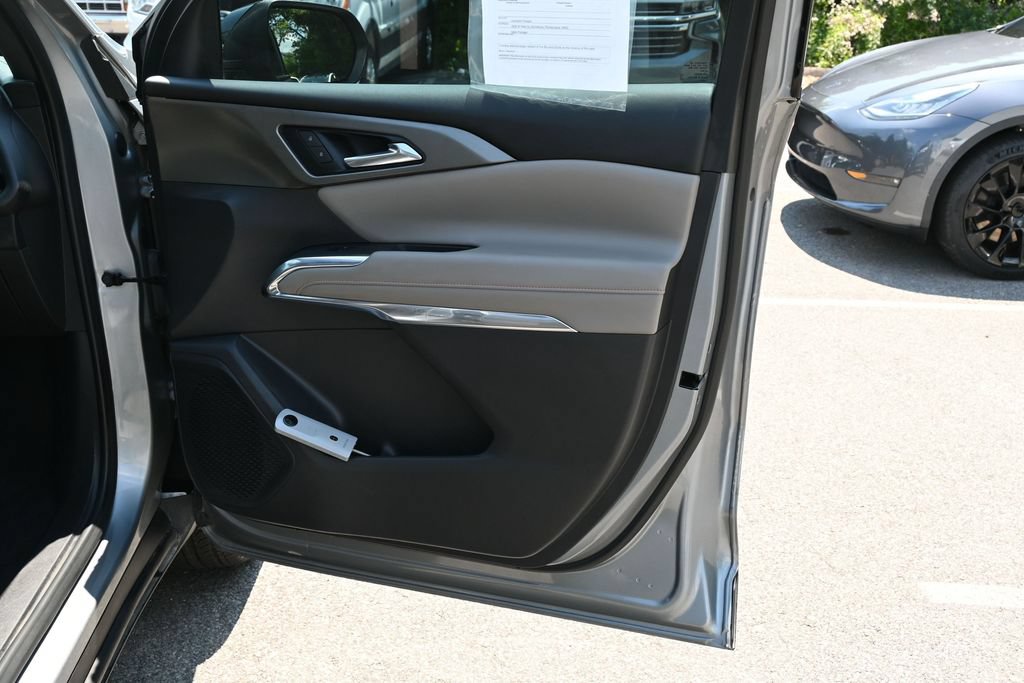 Used 2024 Chevrolet Traverse LT FWD image 35