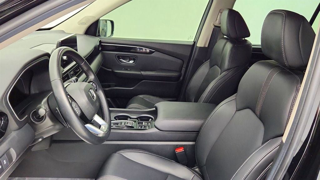 Used 2025 Honda Pilot Touring image 20