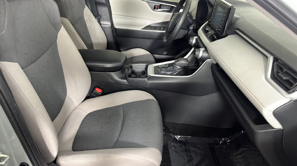 Used 2020 Toyota RAV4 XLE w/ Convenience Package FWD image 22