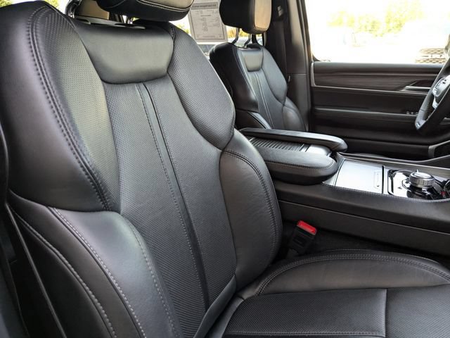 Used 2024 Jeep Wagoneer Series II w/ Flexible Seating Group AWD/4WD image 32