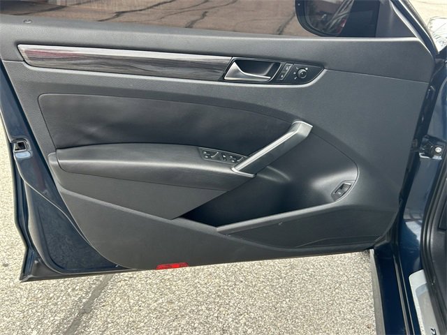 Used 2020 Volkswagen Passat 2.0T R-Line image 14