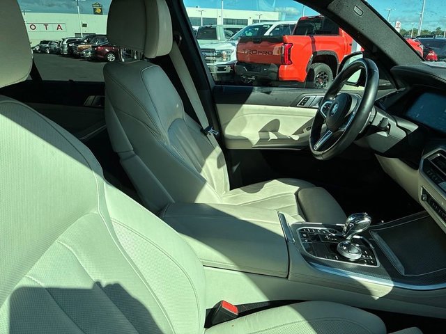 Used 2021 BMW X5 xDrive40i w/ M Sport Package AWD/4WD image 26