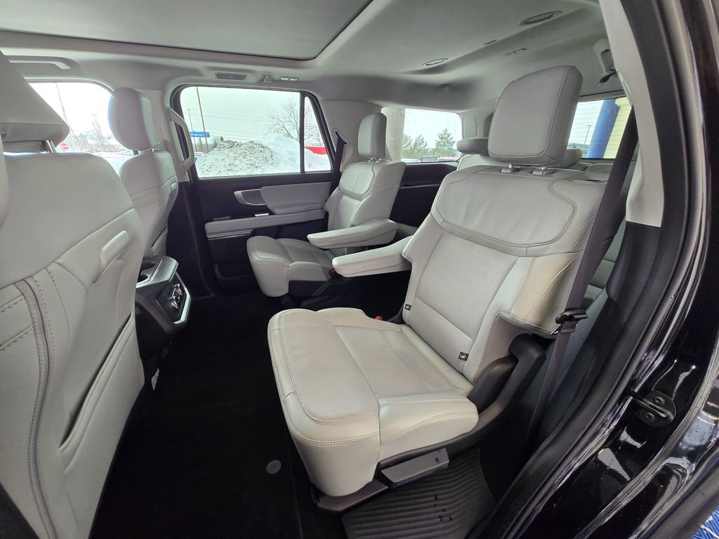 Used 2025 Ford Expedition Platinum image 21