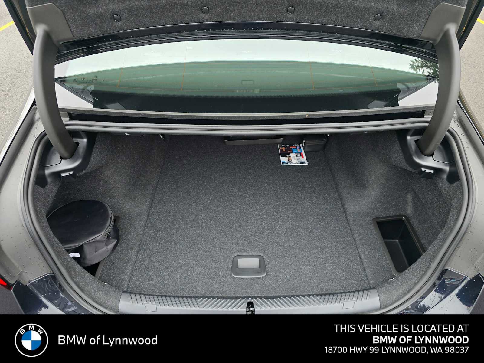 New 2026 BMW i5 eDrive40 w/ M Sport Package AWD/4WD image 16