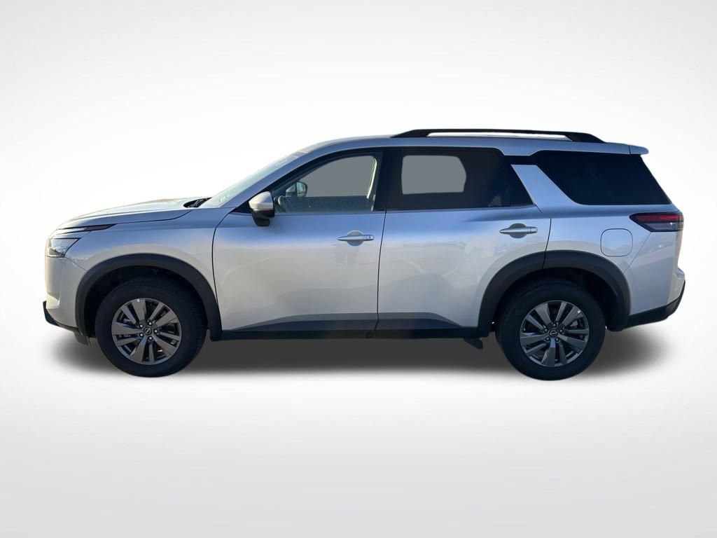 Used 2025 Nissan Pathfinder SV image 3