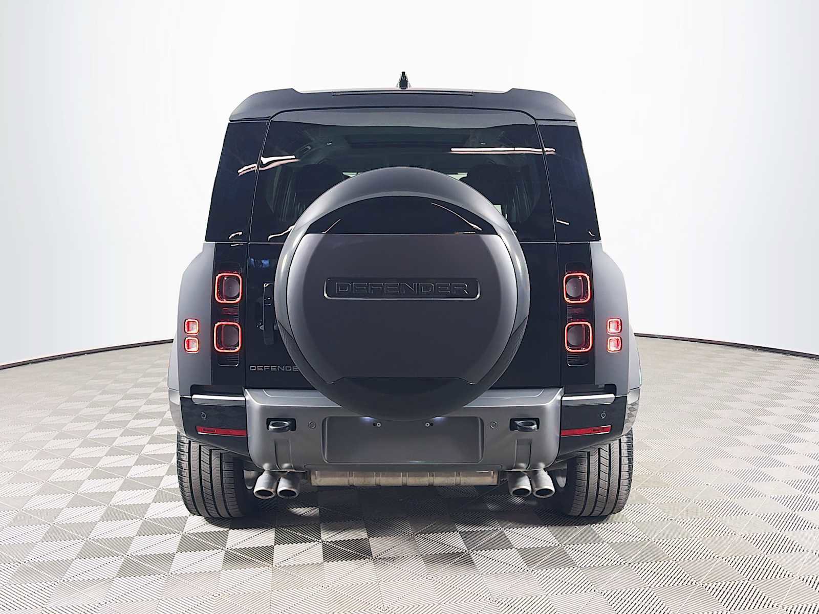 Used 2025 Land Rover Defender 110 V8 AWD/4WD image 6