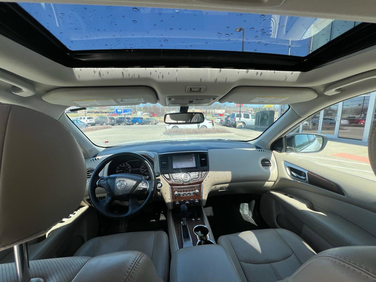 Used 2019 Nissan Pathfinder Platinum image 11