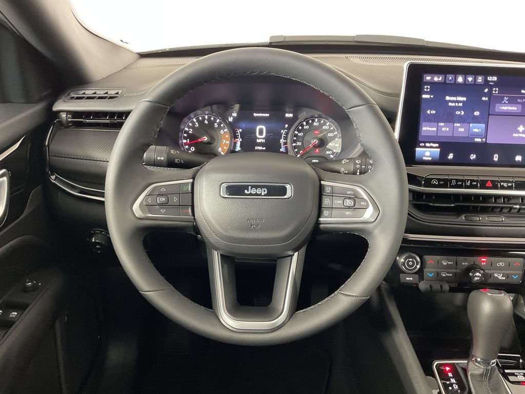 Used 2026 Jeep Compass Limited AWD/4WD image 12