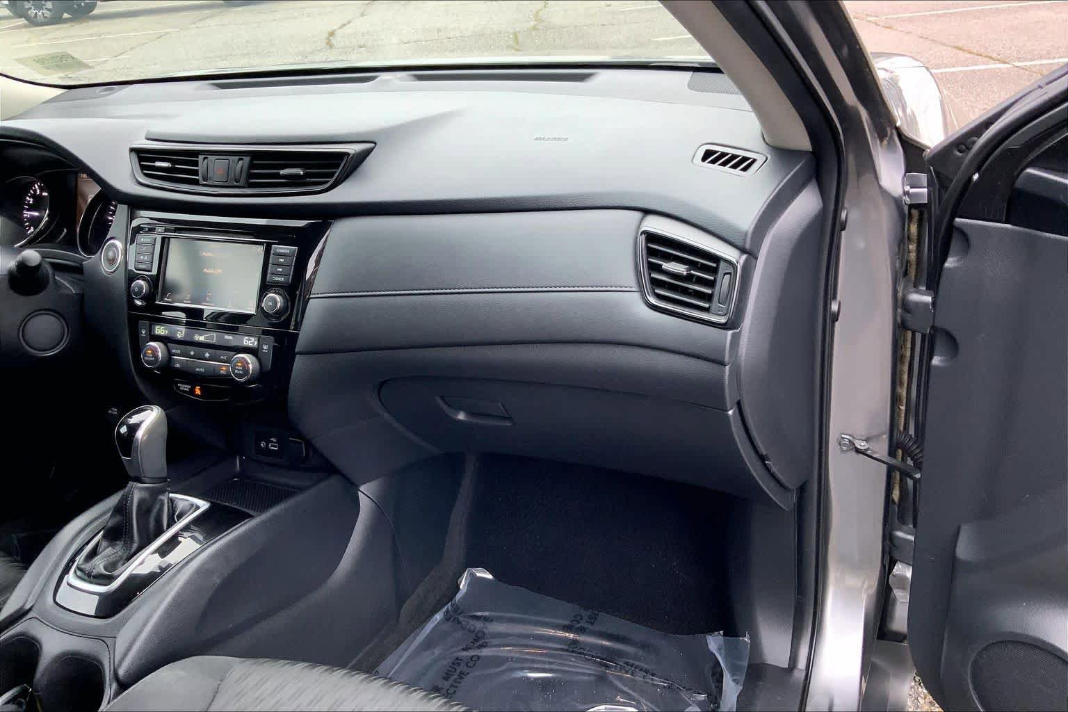 Used 2019 Nissan Rogue SV FWD image 18