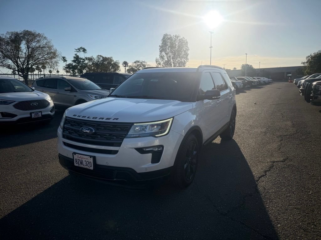 Used 2018 Ford Explorer XLT w/ Equipment Group 202A FWD image 1