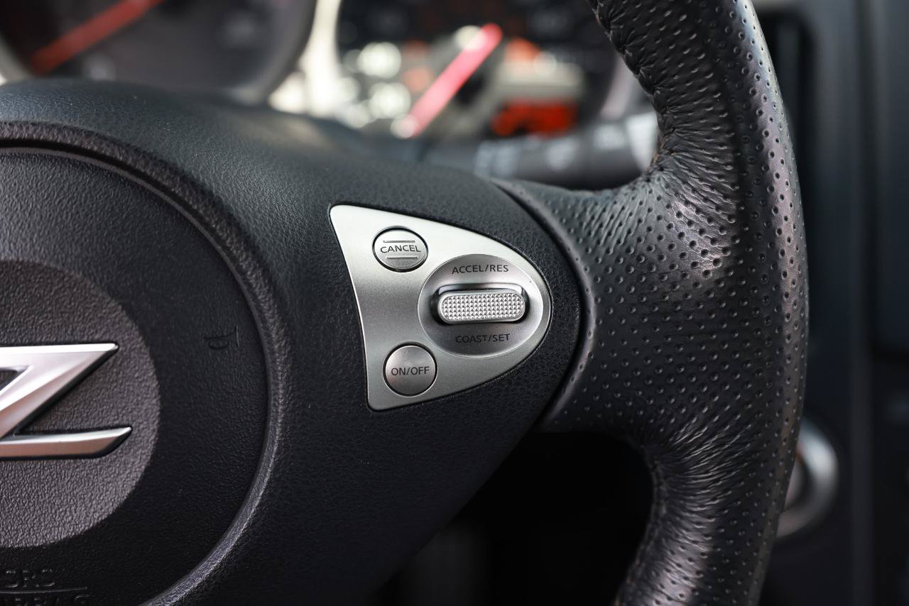 Used 2009 Nissan 370Z Touring RWD image 21