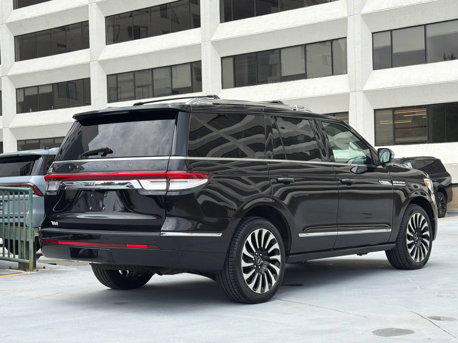 Used 2022 Lincoln Navigator Black Label AWD/4WD image 6