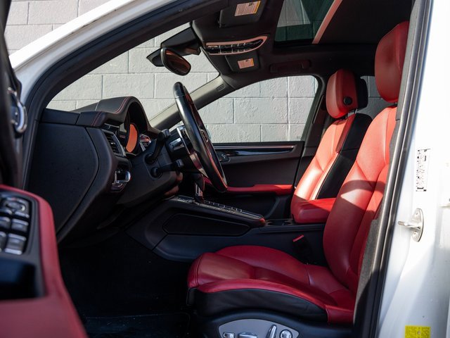 Certified 2018 Porsche Macan image 16
