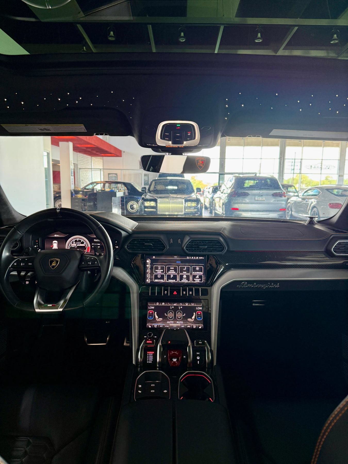 Used 2021 Lamborghini Urus AWD/4WD image 18