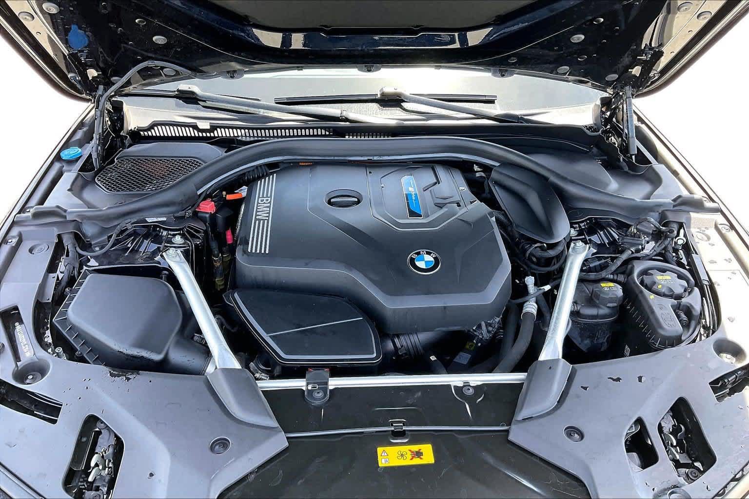 Used 2023 BMW 530e w/ M Sport Package RWD image 9