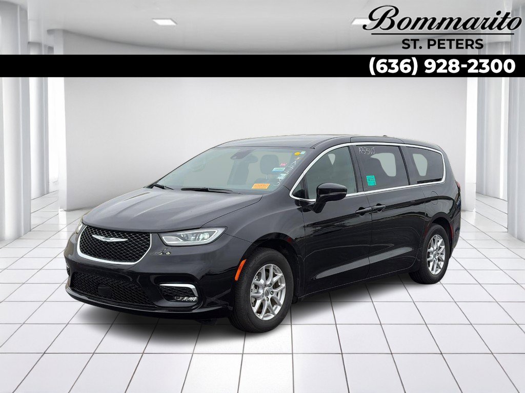 Used 2025 Chrysler Pacifica Select FWD image 1