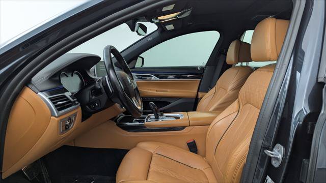 Used 2019 BMW 750i w/ Executive Package RWD image 14