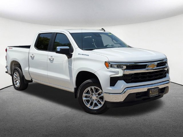 Used 2022 Chevrolet Silverado 1500 LT AWD/4WD image 2