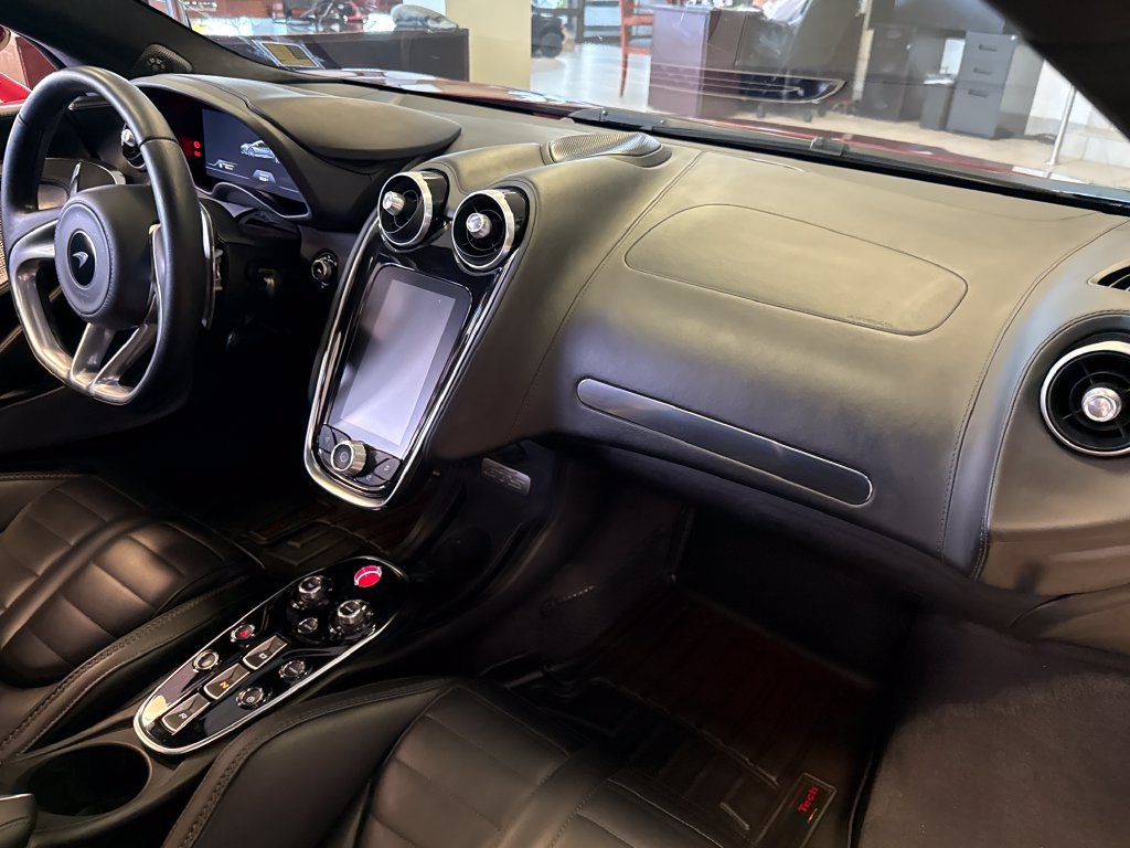 Used 2025 McLaren GTS RWD image 30