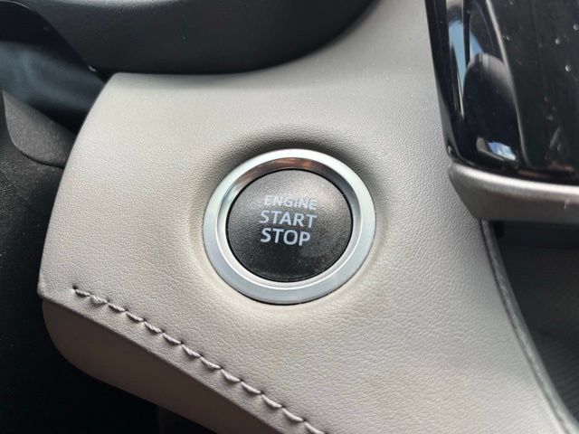 Used 2021 Toyota Highlander XLE FWD image 18