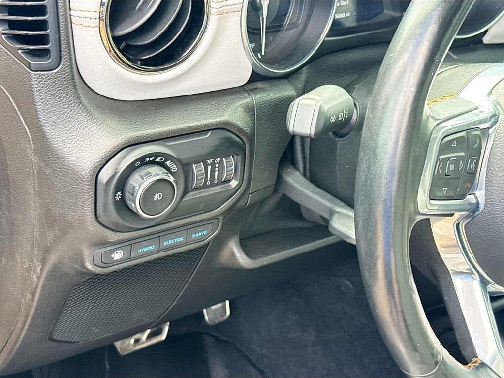Used 2021 Jeep Wrangler Unlimited Sahara image 11