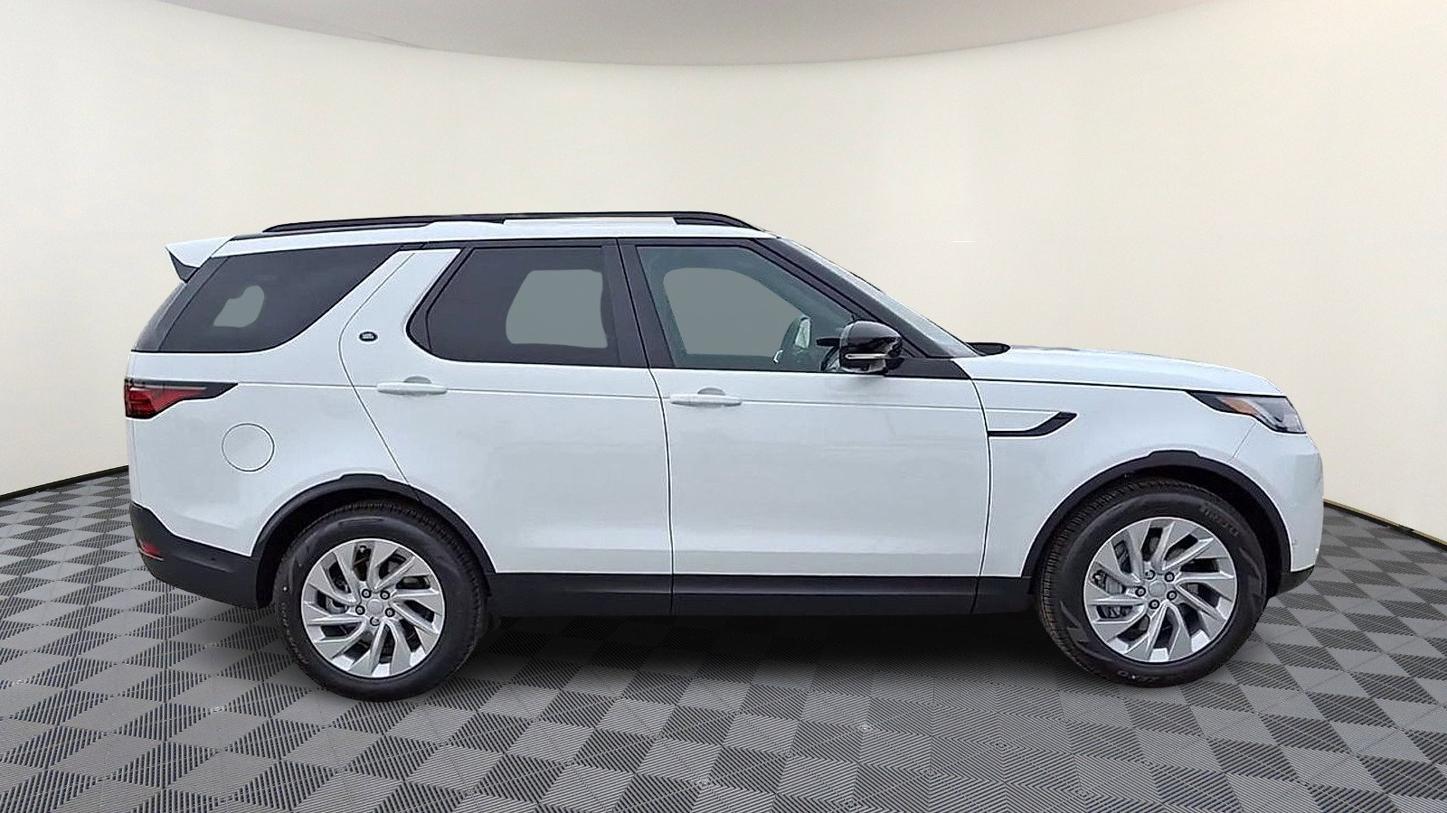 Certified 2025 Land Rover Discovery S AWD/4WD image 9