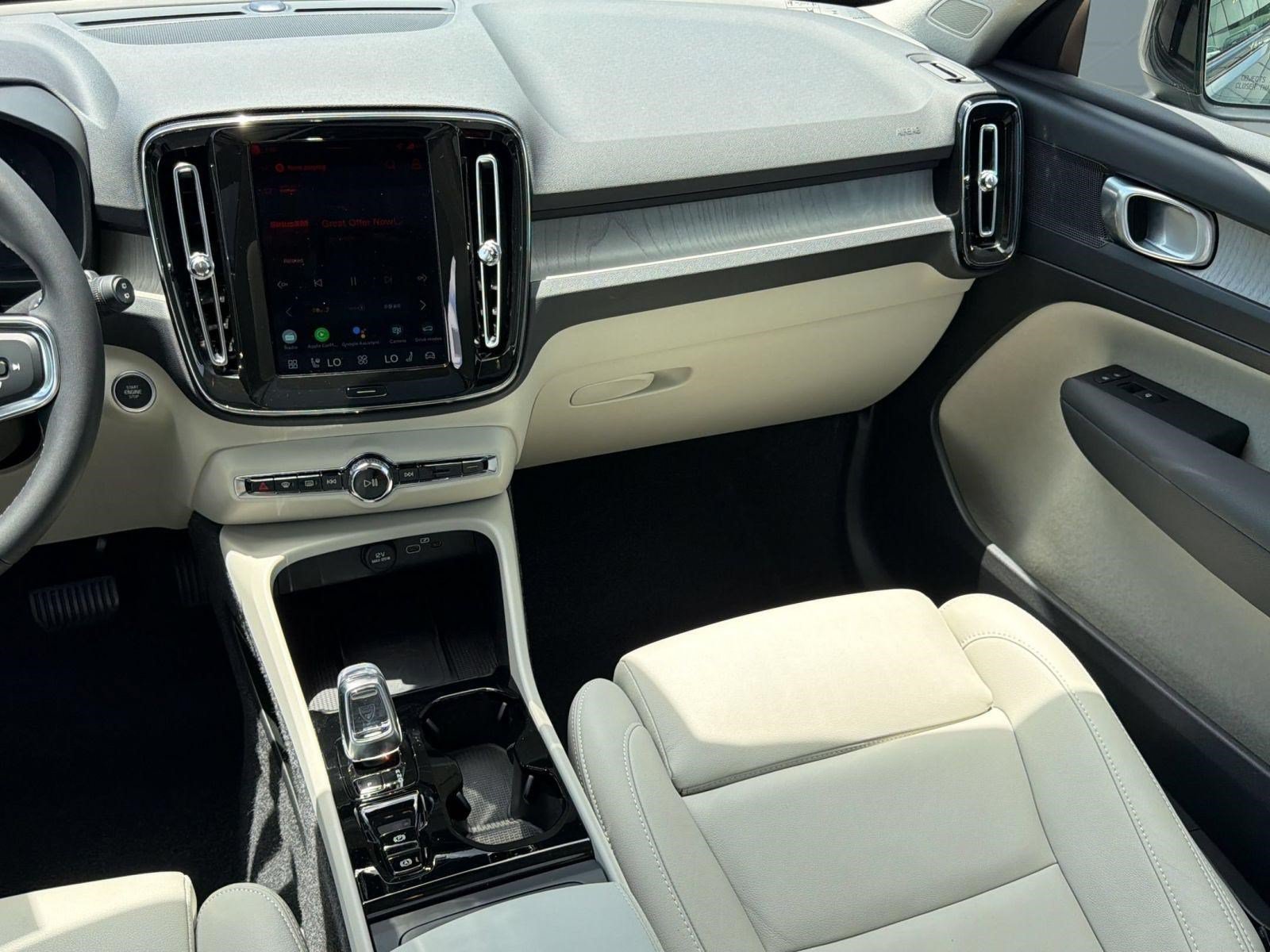 Certified 2026 Volvo XC40 B5 Plus AWD/4WD image 27