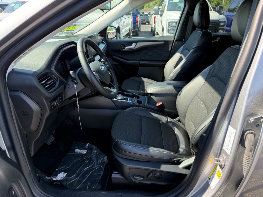 New 2024 Ford Escape SE FWD image 12