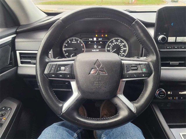 Used 2023 Mitsubishi Outlander SE image 27