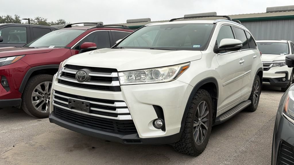 Used 2018 Toyota Highlander XLE FWD image 13