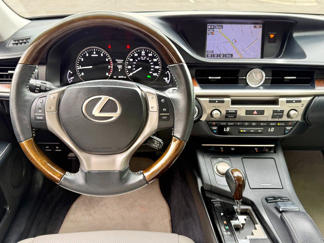 Used 2015 Lexus ES 350 w/ Ultra Luxury Package w/ Luxury Package FWD image 10