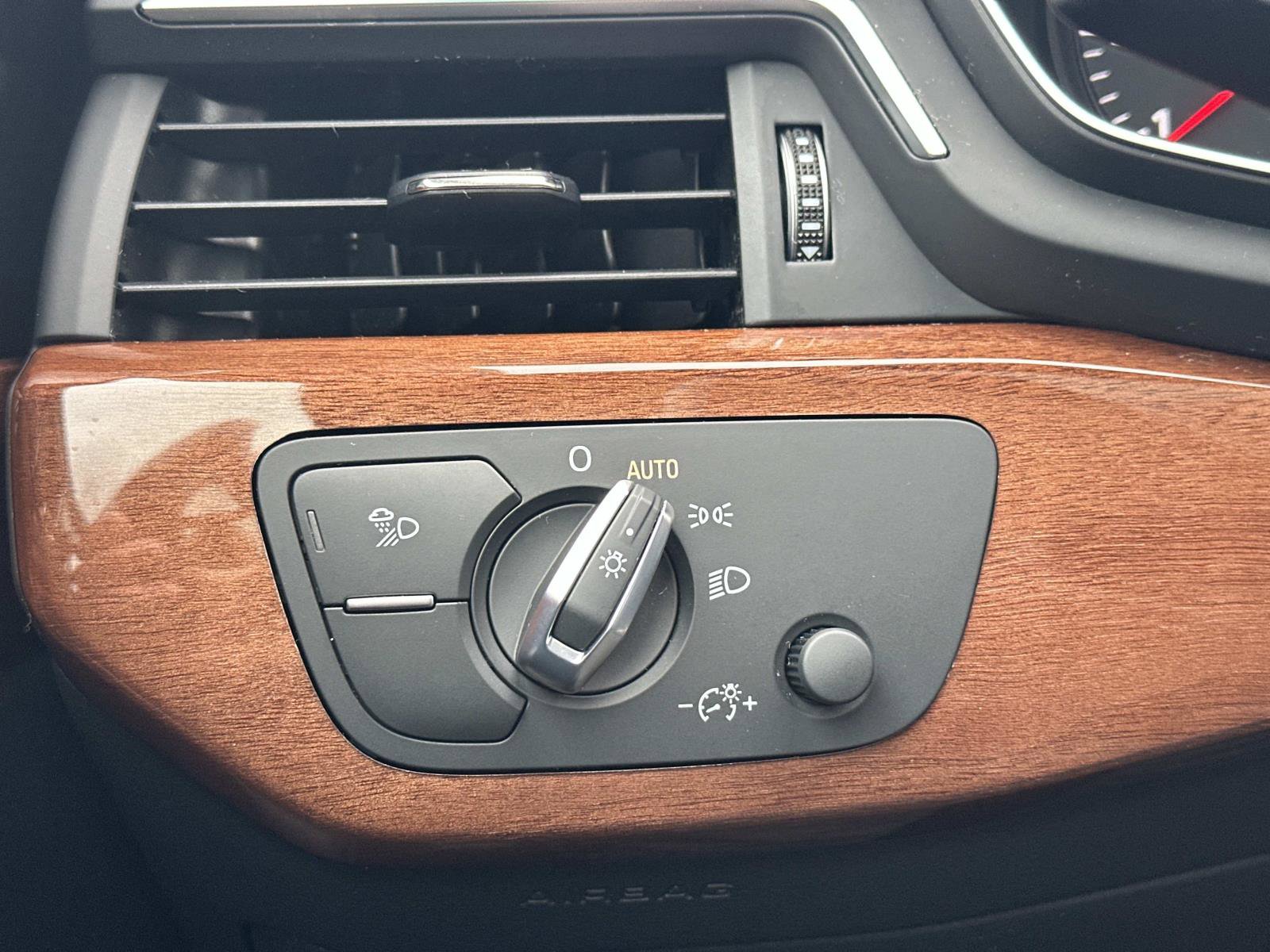 Used 2023 Audi A4 2.0T Premium w/ Convenience Package image 25