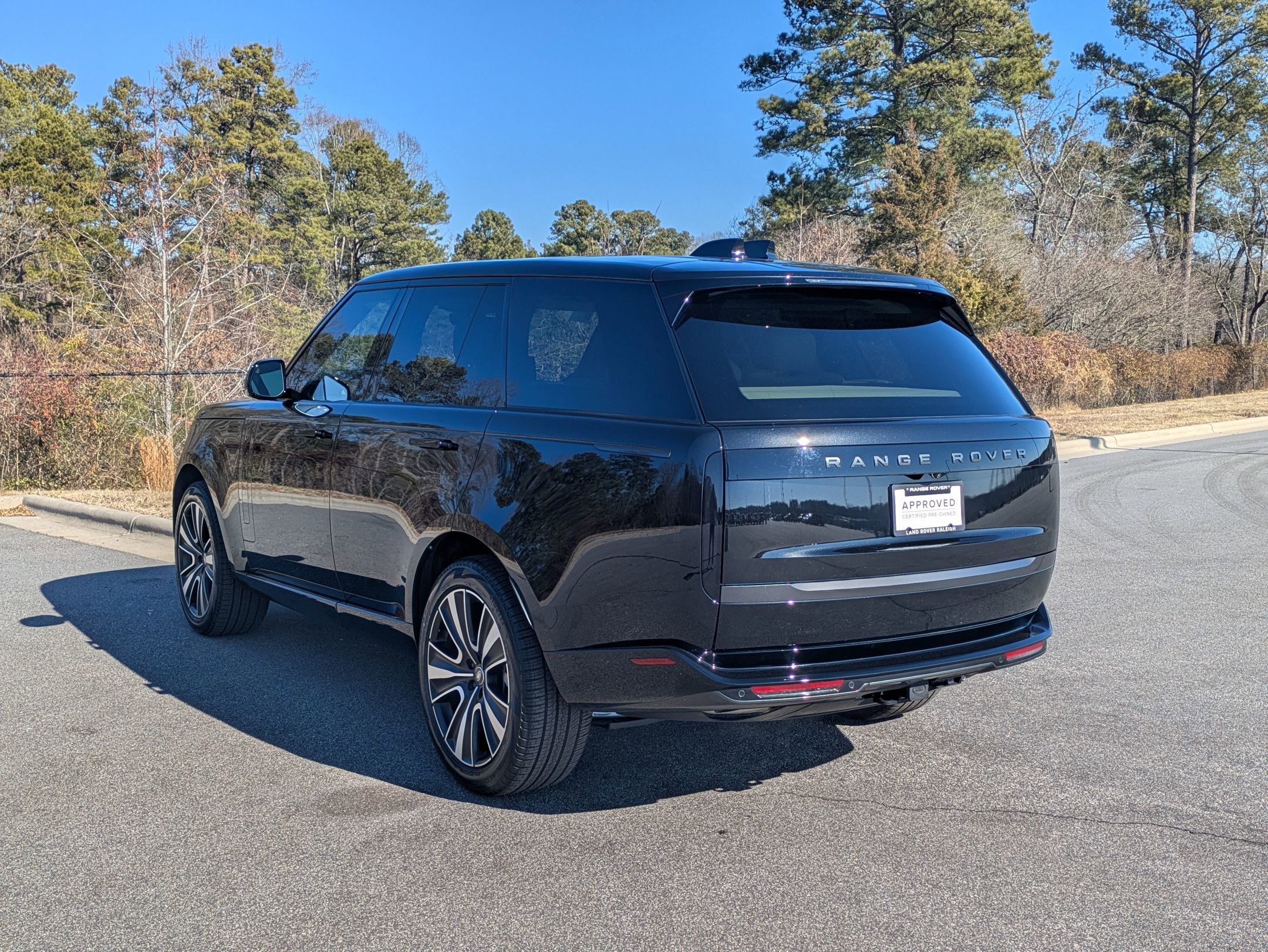 Certified 2025 Land Rover Range Rover SE image 7