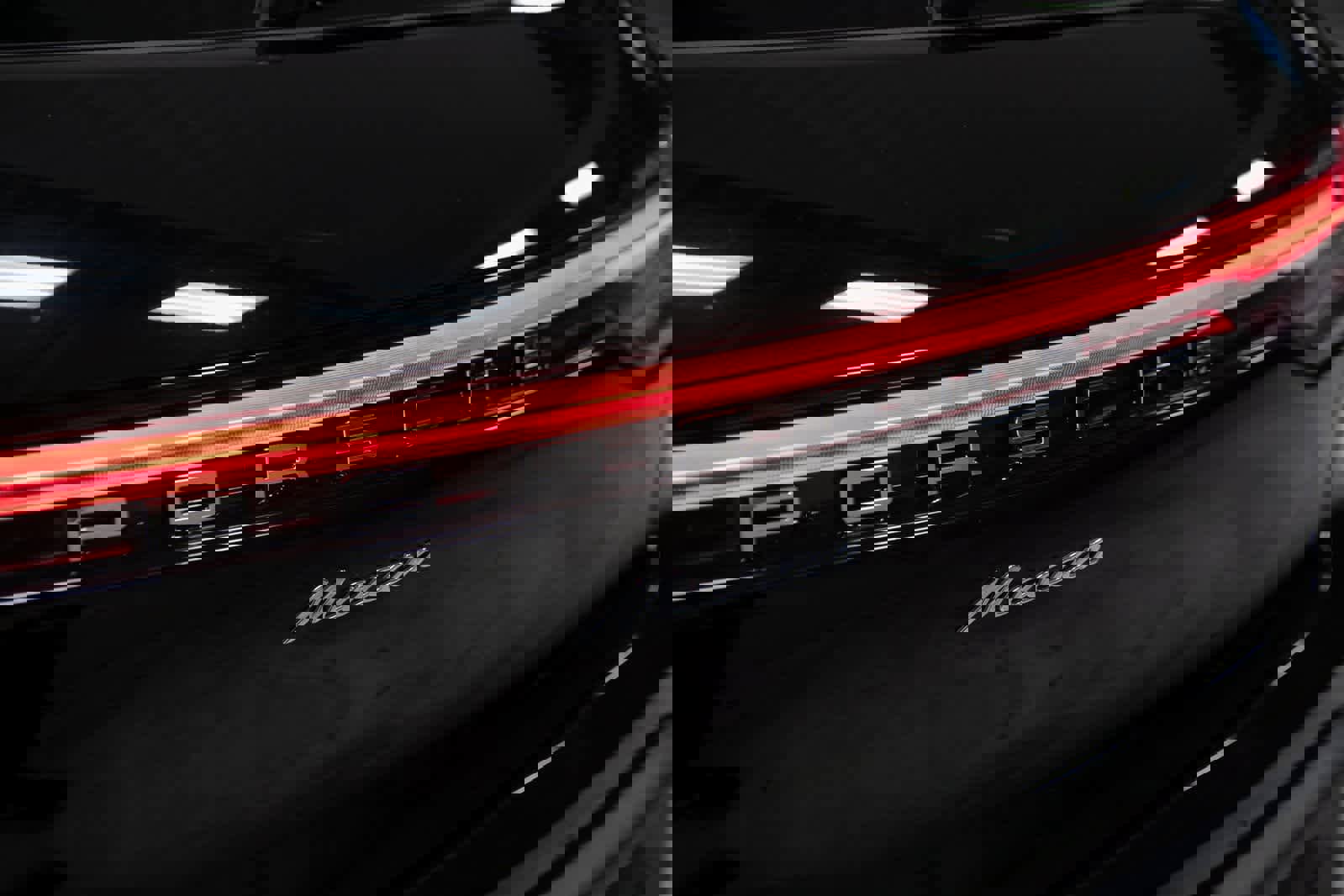 Certified 2025 Porsche Macan image 37