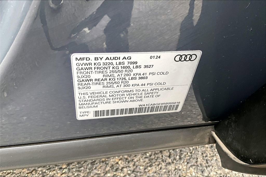 Used 2024 Audi Q8 e-tron Premium Plus w/ Premium Plus Package AWD/4WD image 19