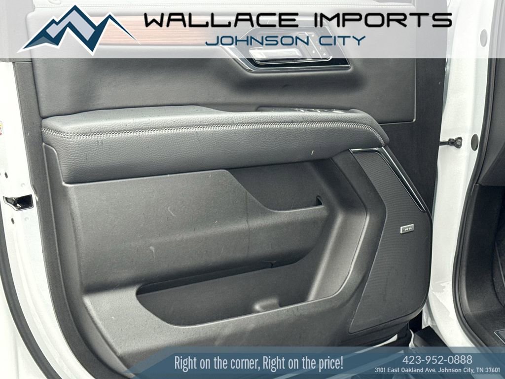 Used 2025 GMC Yukon Denali AWD/4WD image 13
